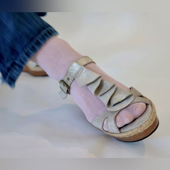 ‘Wonders’ wedge heel sandal - Picture 4 of 10